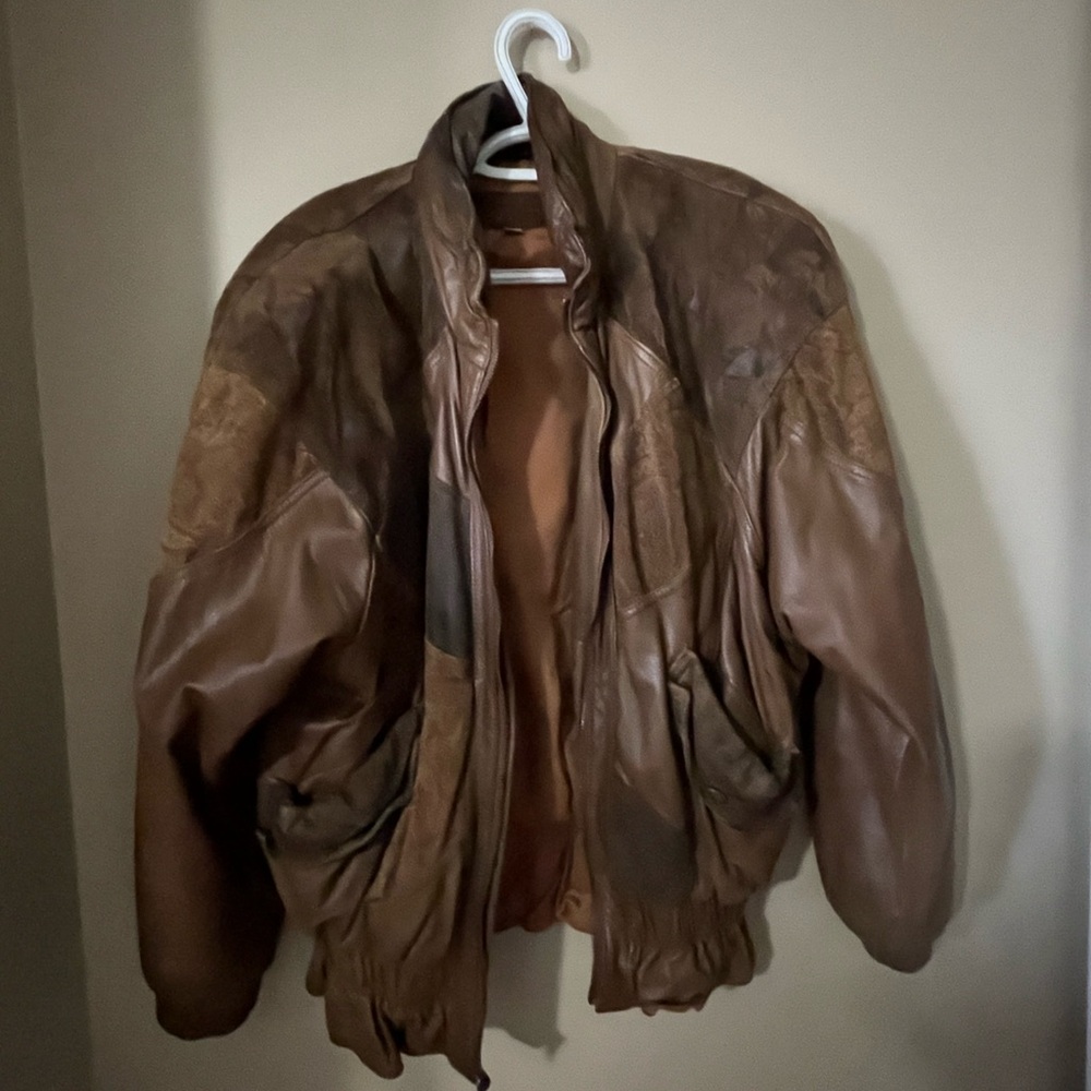 Boutique of leather 6/$20
